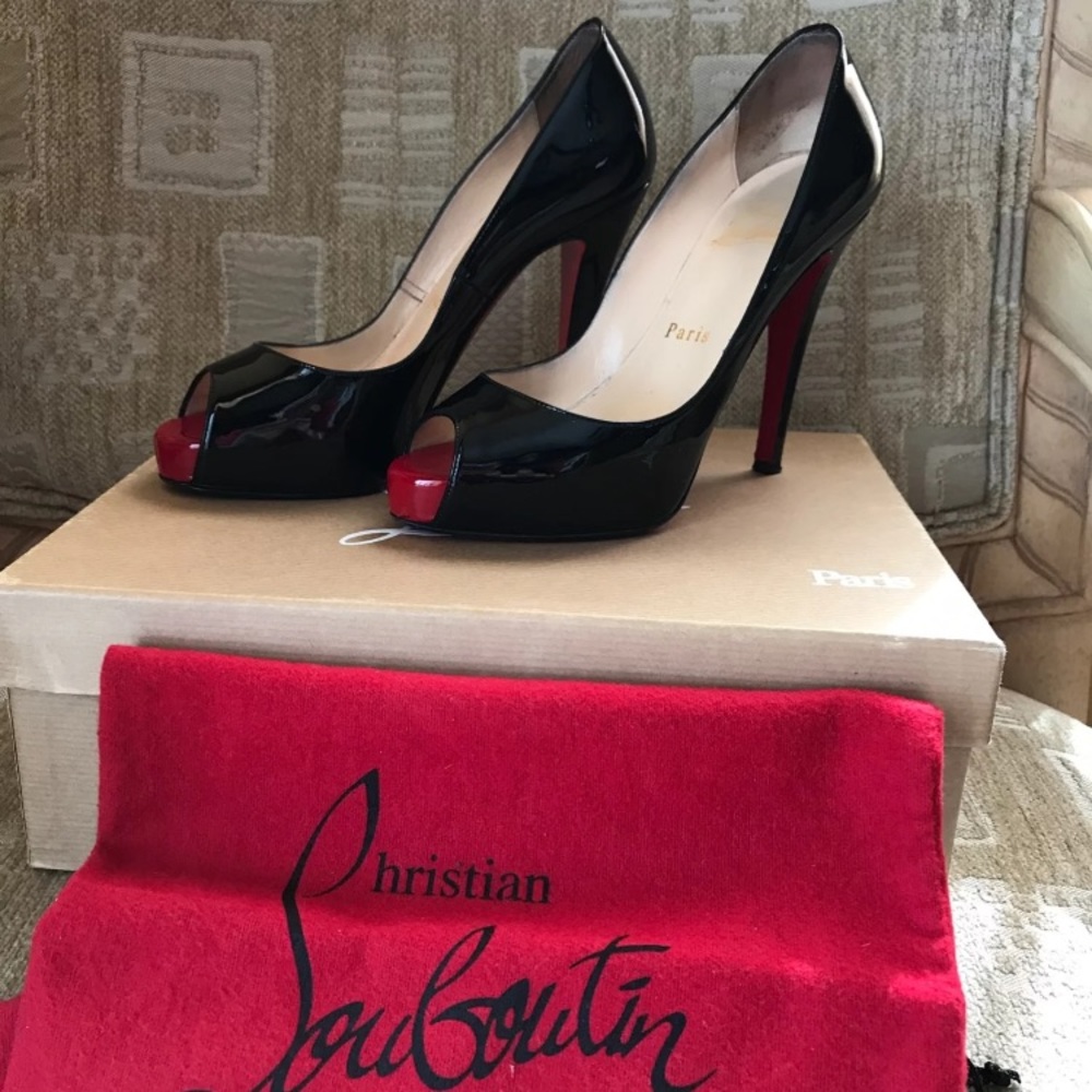 💥SALE 💥Authentic Christian Louboutin very Prive